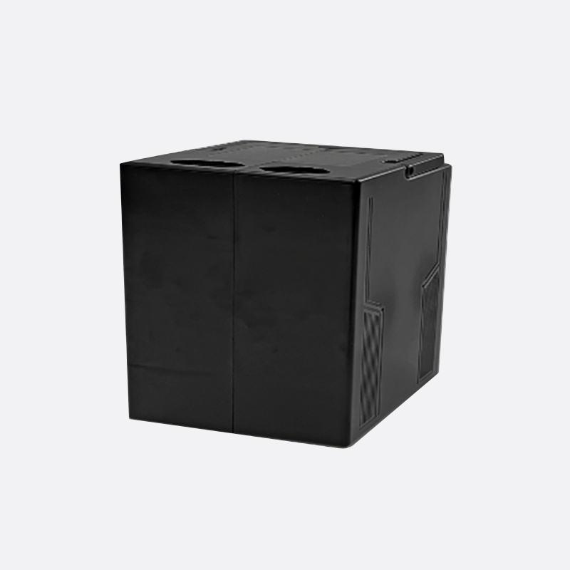 Carcasa para paquete de batería fabricada por moldeo por inyección en polímero reforzado con fibra de carbono (CFRP)